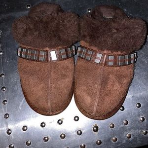 Ugg Star Wars Chewbacca ‘scuffette’. Slippers
